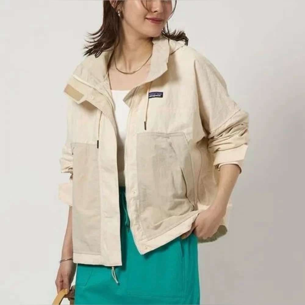 $200 Patagonia Women's Skysail Jacket Size M Natural SP25 Relaxed fit